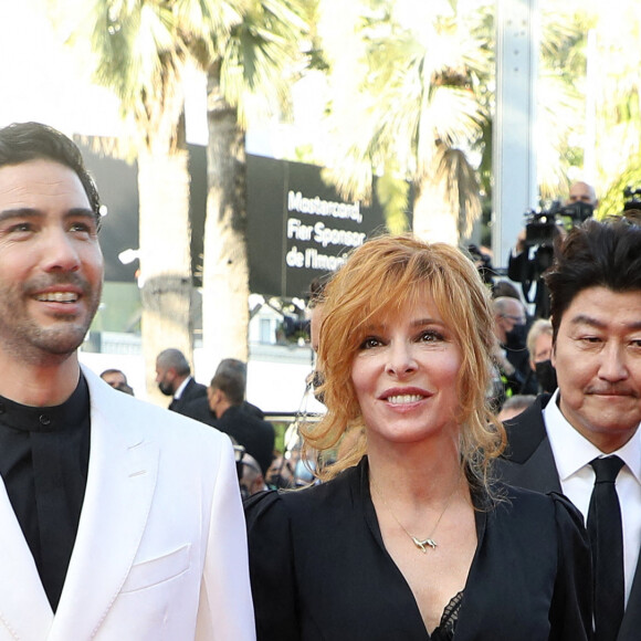 Mylène Farmer, Tahar Rahim - Montée des marches du film " OSS 117 : Alerte rouge en Afrique Noire " lors du 74ème Festival International du Film de Cannes. Le 17 juillet 2021 © Borde-Jacovides-Moreau / Bestimage