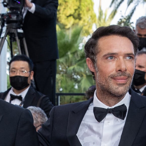 Jean Dujardin, Nicolas Bedos, Pierre Niney - Montée des marches du film " OSS 117 : Alerte rouge en Afrique Noire " lors du 74ème Festival International du Film de Cannes. Le 17 juillet 2021 © Borde-Jacovides-Moreau / Bestimage