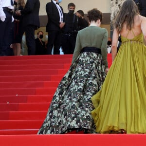 Nathalie Pechalat, Natasha Andrews, Pauline Desmonts - Montée des marches du film " OSS 117 : Alerte rouge en Afrique Noire " lors du 74ème Festival International du Film de Cannes. Le 17 juillet 2021 © Borde-Jacovides-Moreau / Bestimage