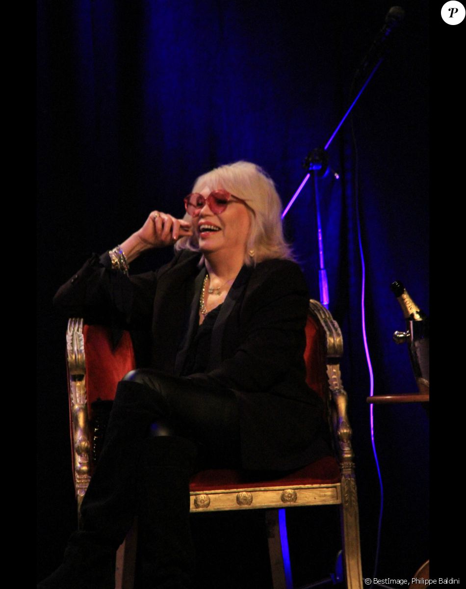 Exclusif - Amanda Lear - Le Grand Show de l'Humour Présenté par Christophe Combarieu et Mathieu Wilhelm avec la participation de Amanda Lear au théâtre des Mathurins à Paris, France, le 9 mars 2020. © Philippe Baldini/Bestimage