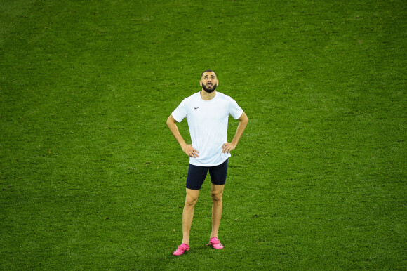 Attitude - Deception de Karim Benzema ( 19 - France ) - Match de football de l'Euro 2020 : La France s'incline devant la Suisse après les tirs au but au stade Arena Nationala à Bucarest le 28 juin 2021. © Federico Pestellini / Panoramic / Bestimage  Euro 2020 football match: France lose to Switzerland after penalties at the Arena Nationala stadium in Bucharest 