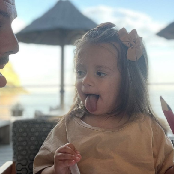 Kevin Guedj est l'heureux papa de Ruby (1 an et demi), sa fille qu'il a eu avec Carla Moreau