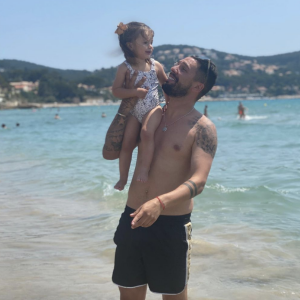 Kevin Guedj est l'heureux papa de Ruby (1 an et demi), sa fille qu'il a eu avec Carla Moreau