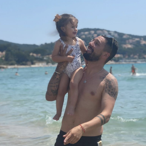 Kevin Guedj est l'heureux papa de Ruby (1 an et demi), sa fille qu'il a eu avec Carla Moreau