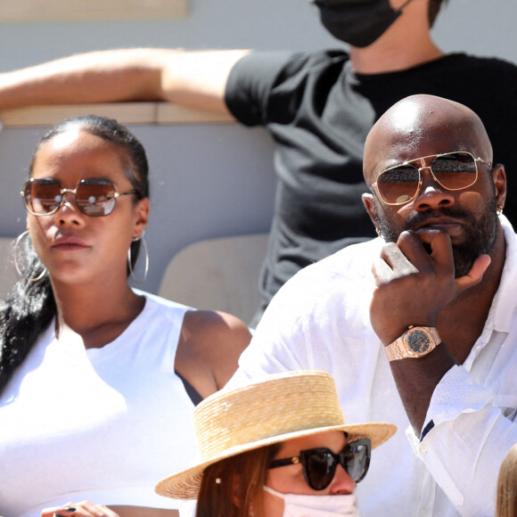 Teddy Riner et sa femme Luthna Plocus dans les tribunes lors de la finale hommes des Internationaux de France de tennis de Roland Garros à Paris. © Dominique Jacovides / Bestimage
