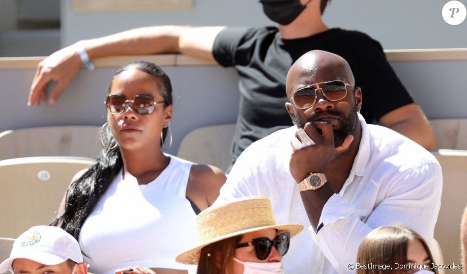 Teddy Riner et sa femme Luthna Plocus dans les tribunes lors de la finale hommes des Internationaux de France de tennis de Roland Garros à Paris. © Dominique Jacovides / Bestimage