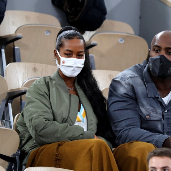 Teddy Riner et sa compagne Luthna Plocus en tribune lors de la finale homme des internationaux de tennis de Roland Garros à Paris remportée par Rafael Nadal en trois set le 11 octobre 2020. © Dominique Jacovides / Bestimage