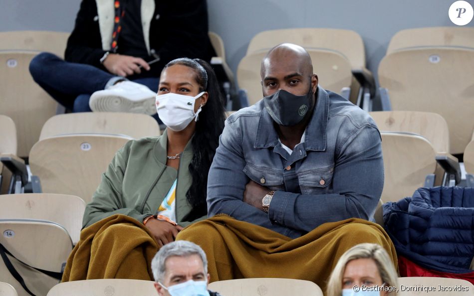 Teddy Riner et sa compagne Luthna Plocus en tribune lors de la finale homme des internationaux de tennis de Roland Garros à Paris remportée par Rafael Nadal en trois set le 11 octobre 2020. © Dominique Jacovides / Bestimage