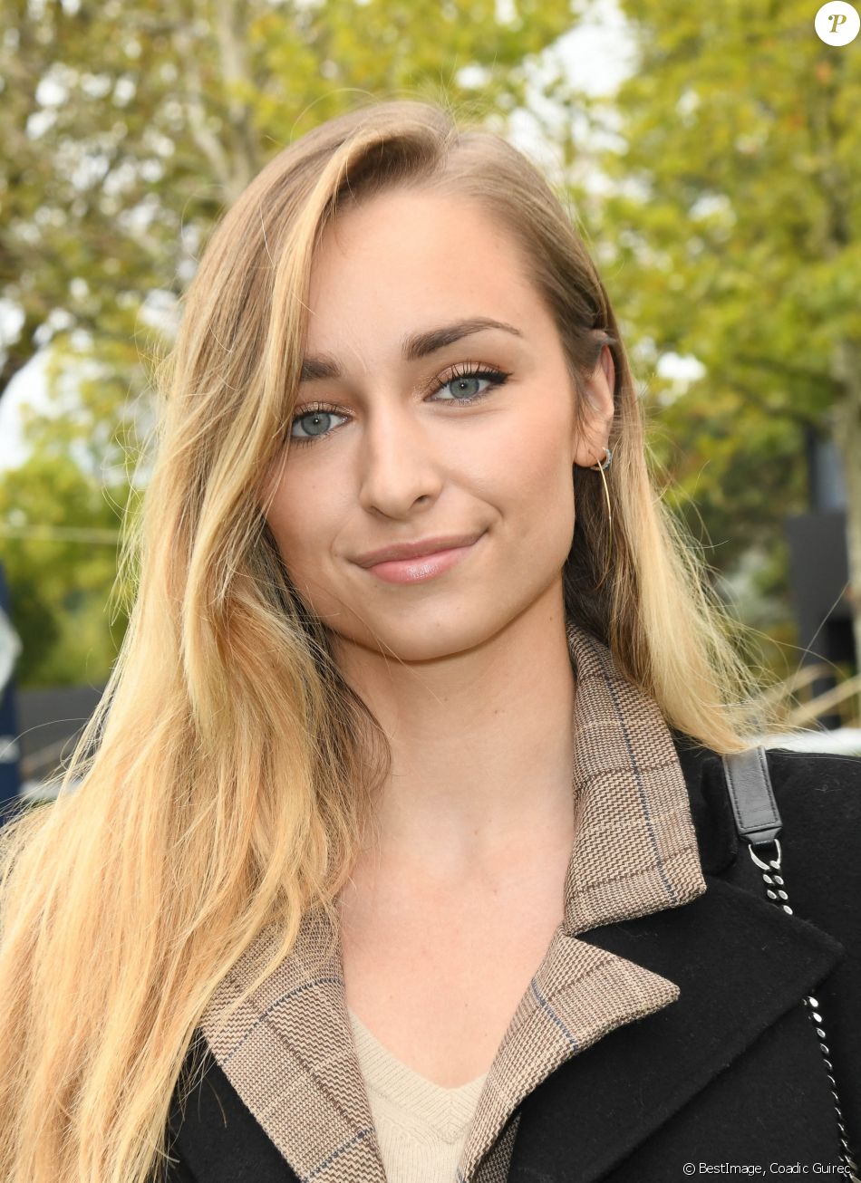 Emma Smet - People au Qatar Prix de l'Arc de Triomphe sur l'hippodrome de Longchamp à Paris le 6 octobre 2019. © Coadic Guirec.Bestimage