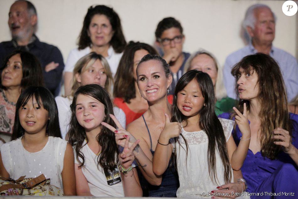 Exclusif - Laeticia Hallyday et ses fille Jade et Joy, Caroline de Maigret - People au concert de Johnny Hallyday au Vélodrome à Arcachon. Le 19 juillet 2016 © Patrick Bernard-Thibaud Moritz / Bestimage