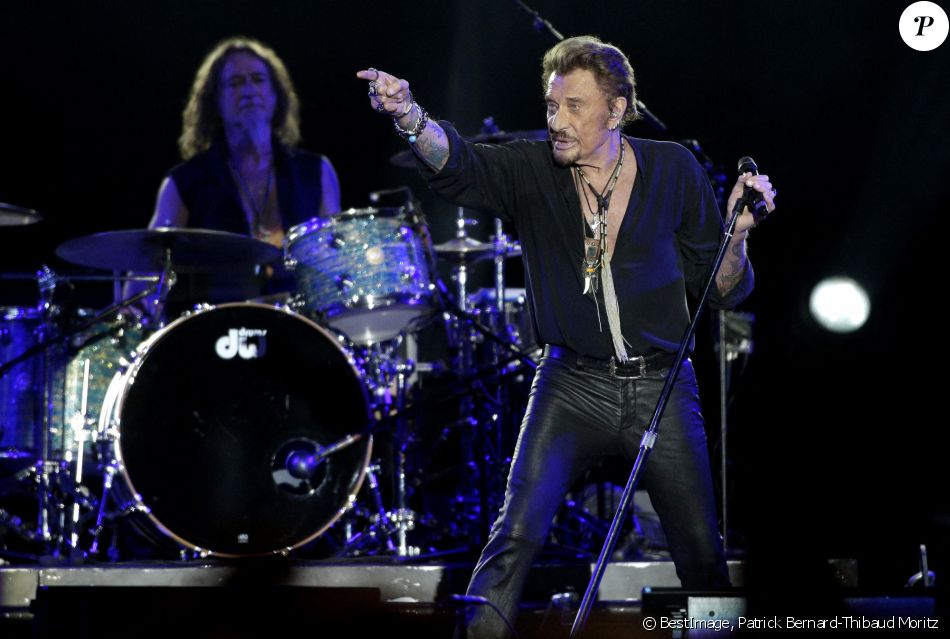 Exclusif - Johnny Hallyday en concert au Vélodrome à Arcachon, où 8500 personnes sont venues l'acclamer. © Patrick Bernard-Thibaud Moritz / Bestimage