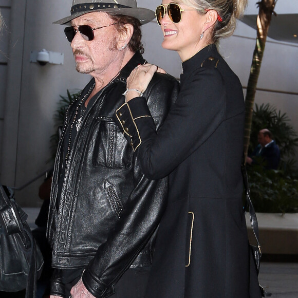 Après son 75ème concert, Johnny Hallyday arrive en famille avec sa femme Laeticia et ses filles Jade et Joy à l'aéroport de Los Angeles en provenance de Paris le 29 mars 2016.