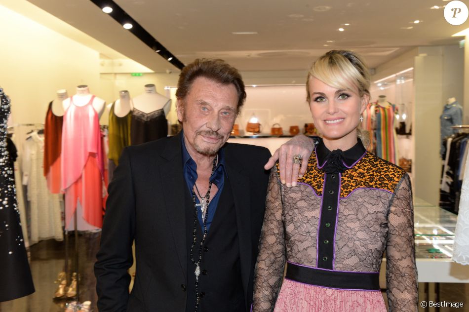 Exclusif - Johnny Hallyday et sa femme Laeticia Hallyday - Le joaillier Aaron Jah Stone et l'artiste Kongo ont présenté une nouvelle collection qui allie Street Art et Joaillerie chez Montaigne Market à Paris le 4 mars 2016.