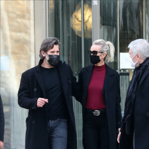 Exclusif - Laeticia Hallyday et son compagnon Jalil Lespert à Paris le 27 novembre 2020.