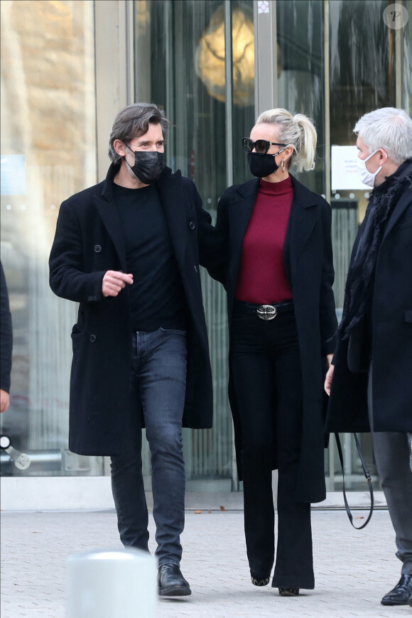 Exclusif - Laeticia Hallyday et son compagnon Jalil Lespert à Paris le 27 novembre 2020.