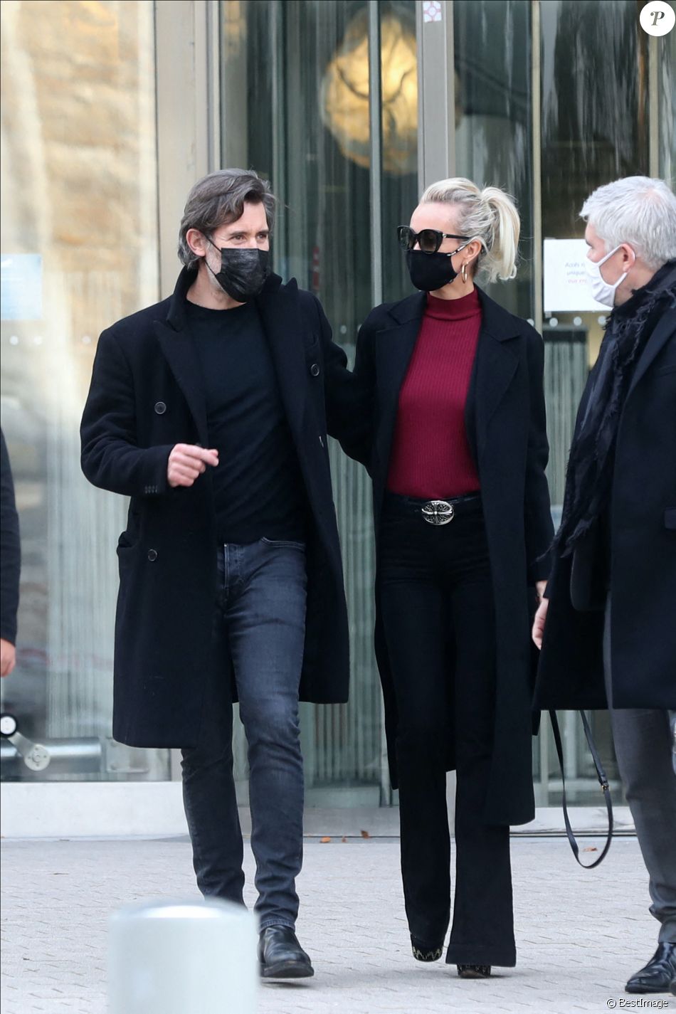 Exclusif - Laeticia Hallyday et son compagnon Jalil Lespert à Paris le 27 novembre 2020.