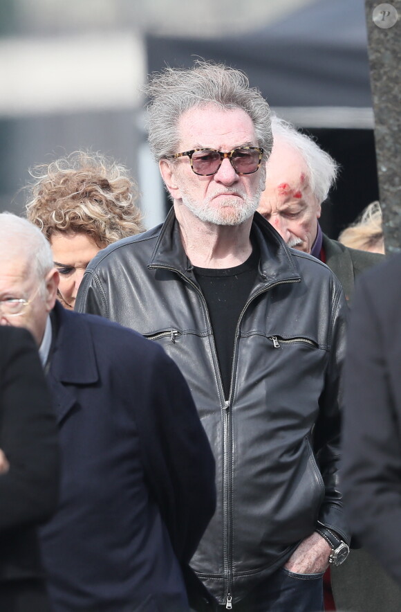 Eddy Mitchell lors des obsèques de Véronique Colucci au cimetière communal de Montrouge, le 12 avril 2018.