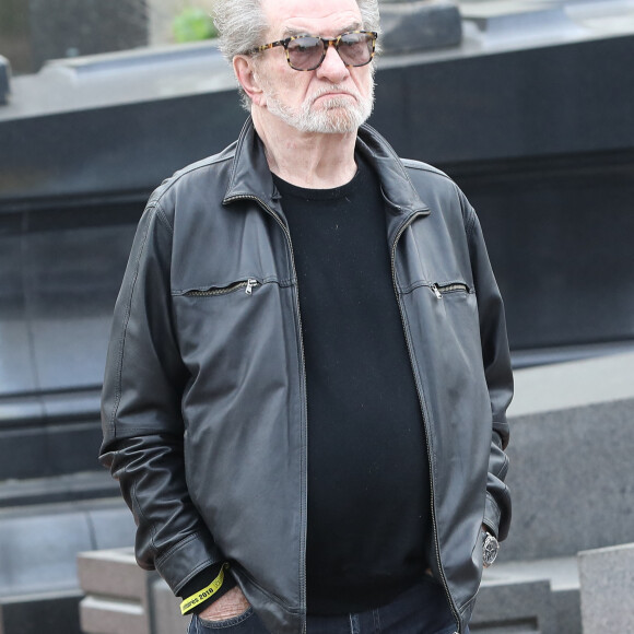 Eddy Mitchell lors des obsèques de Véronique Colucci au cimetière communal de Montrouge, le 12 avril 2018.