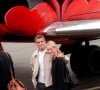 Céline Balitran et George Clooney à l'aéroport du Bourget à Paris. 