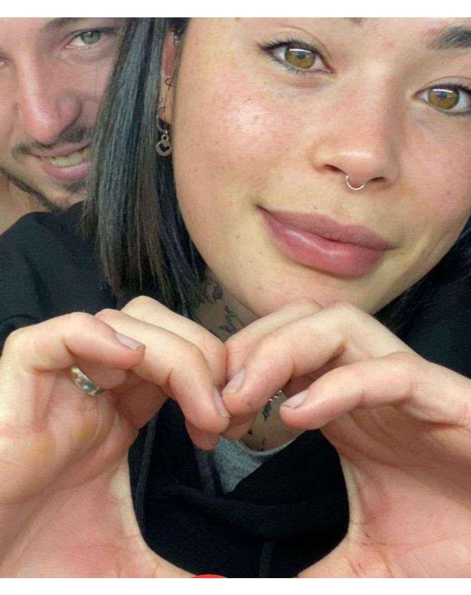Claire Tomek et son compagnon posent sur Instagram, le 13 février 2021