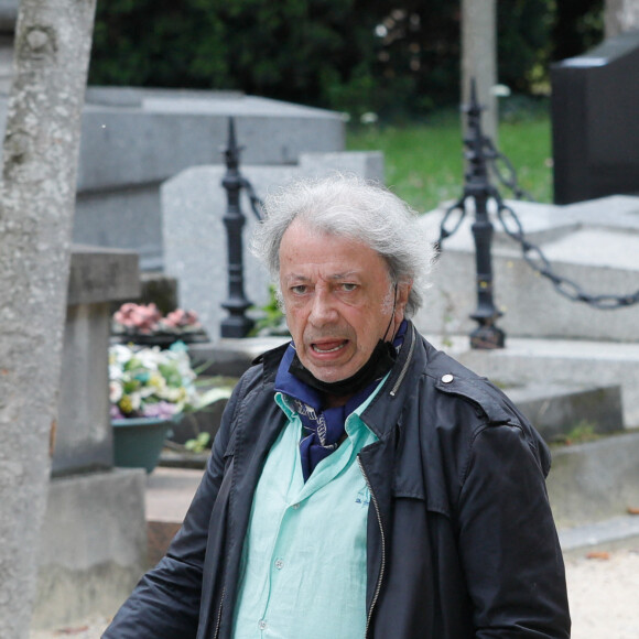 Hervé Vilard (René Villard) - Arrivées aux obsèques de Françoise Arnoul au cimetière du Père Lachaise à Paris. Le 26 juillet 2021