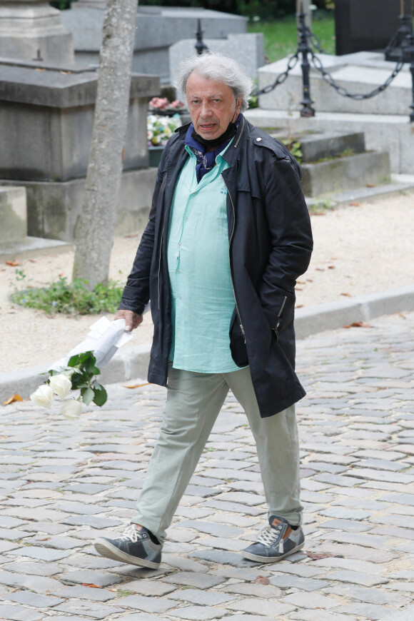 Hervé Vilard (René Villard) - Arrivées aux obsèques de Françoise Arnoul au cimetière du Père Lachaise à Paris. Le 26 juillet 2021