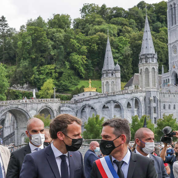 Le président Emmanuel Macron lors d'une visite au sanctuaire catholique de Notre Dame de Lourdes, dans le sud-ouest de la France, le 16 juillet 2021.© Thibault Moritz/Pool/Bestimage