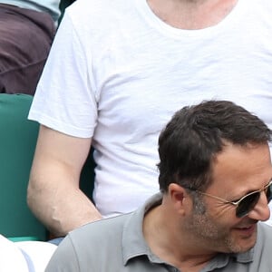 Arthur (Jacques Essebag) et sa compagne Mareva Galanter dans les tribunes lors de la finale homme des Internationaux de Tennis de Roland-Garros à Paris, le 11 juin 2017. © Jacovides-Moreau/Bestimage