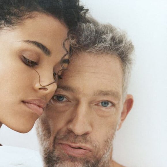 Vincent Cassel et sa femme Tina Kunakey dans la nouvelle campagne de The Kooples. 2021