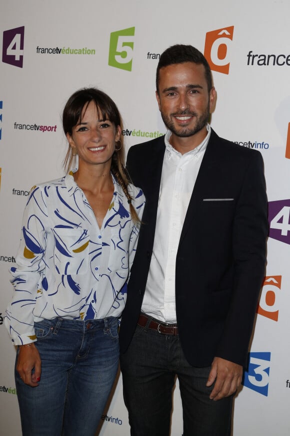 Alice Antheaume et Julien Bellver lors de la conférence de presse de rentrée de France Télévisions au Palais de Tokyo à Paris, le 26 août 2014.