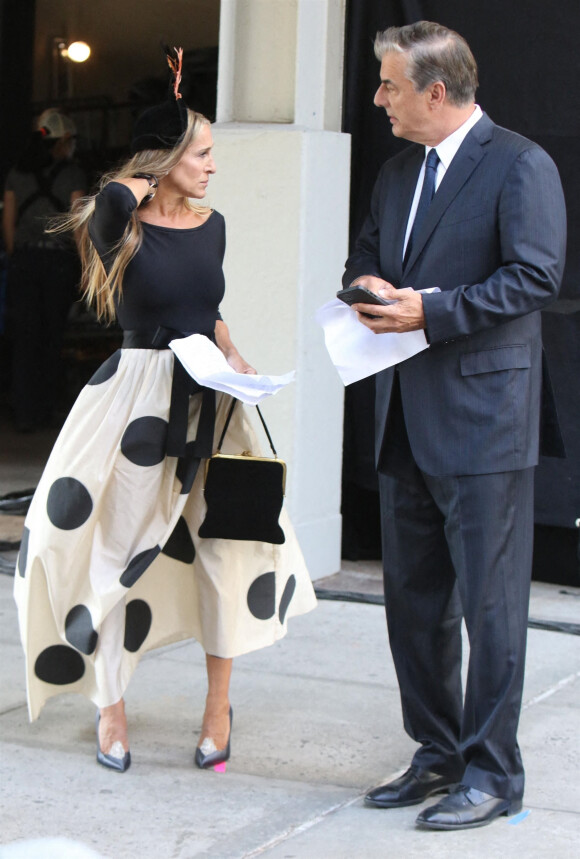Sarah Jessica Parker et Chris Noth sont sur le tournage de la série "And Just Like That" à New York City, New York, Etats-Unis, le 2 août 2021. 