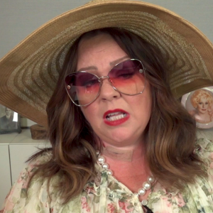 Meghan Markle fait une apparition vidéo depuis sa villa de Santa Barbara avec Melissa McCarthy, à l'occasion de ses 40 ans, le 4 août 2021.