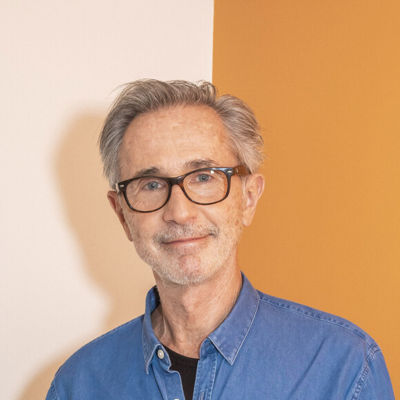 Thierry Lhermitte - Backstage de l'enregistrement de l'émission "On est presque en direct" (OEED), présentée par L.Ruquier, et diffusée sur France 2 le 28 novembre 2020 © Jack Tribeca / Bestimage 