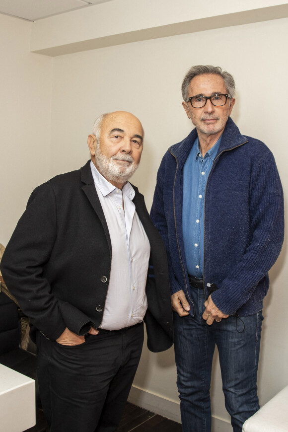 Gérard Jugnot et Thierry Lhermitte - Backstage de l'enregistrement de l'émission "On est presque en direct" (OEED), présentée par L.Ruquier, et diffusée sur France 2 le 28 novembre 2020 © Jack Tribeca / Bestimage 