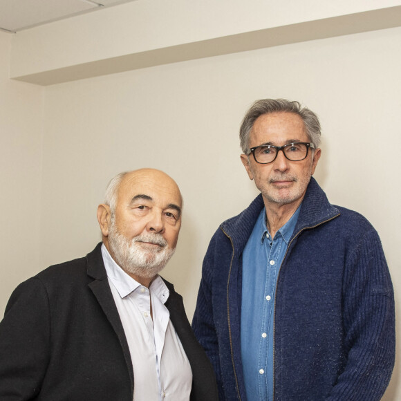 Gérard Jugnot et Thierry Lhermitte - Backstage de l'enregistrement de l'émission "On est presque en direct" (OEED), présentée par L.Ruquier, et diffusée sur France 2 le 28 novembre 2020 © Jack Tribeca / Bestimage 