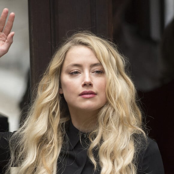 Amber Heard à la sortie de la cour royal de justice à Londres, pour le procès en diffamation contre le magazine The Sun Newspaper, le 28 juillet 2020