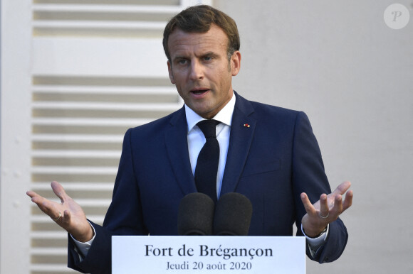 Le Président Emmanuel Macron - Conférence de presse au Fort de Brégançon, à Bormes-les-Mimosas, dans le sud-est de la France, le 20 août 2020. © Christophe Simon / Pool / Bestimage 
