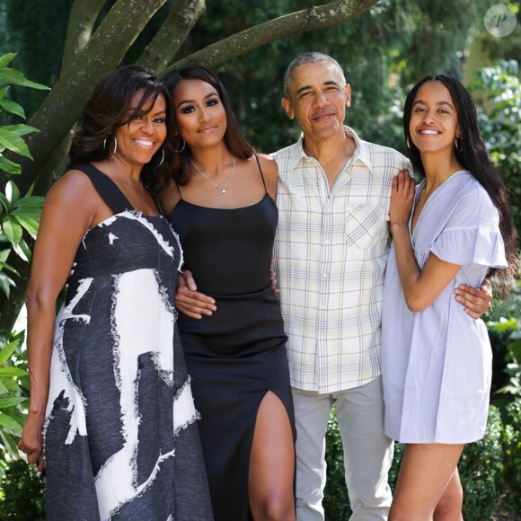Michelle et Barack Obama avec leurs filles Malia et Sasha sur Instagram.