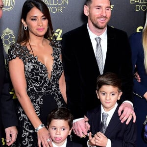 Lionel Messi, sa femme Antonella Roccuzzo et leurs fils Thiago et Mateo - Cérémonie du Ballon d'Or 2019 à Paris, le 2 décembre 2019. © JB Autissier / Panoramic / Bestimage