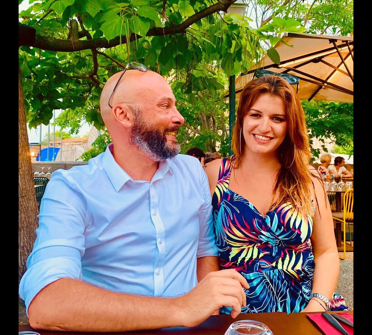 Photo : Marlène Schiappa et son mari Cédric Bruguière en vacances en Corse. - Purepeople