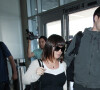 Christina Ricci (enceinte) et son compagnon James Heerdegen arrivent à l'aéroport LAX de Los Angeles. Le 27 mai 2014 