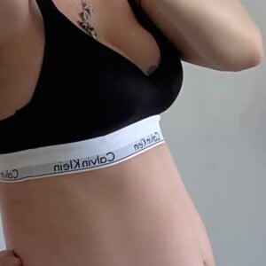 Christina Ricci, enceinte de son deuxième enfant, dévoile son baby bump !