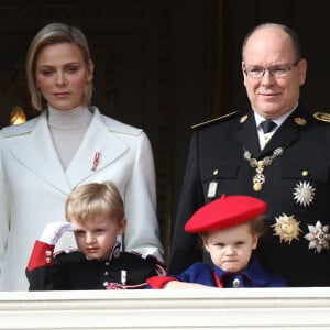 Le prince Albert II de Monaco, sa femme la princesse Charlene et leurs enfants le prince Jacques et la princesse Gabriella - La famille princière de Monaco au balcon du palais lors de la Fête nationale monégasque à Monaco. Le 19 novembre 2019 © Dominique Jacovides / Bestimage 