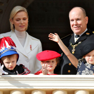 La princesse Charlene et le prince Albert II de Monaco, leurs enfants le prince Jacques et la princesse Gabriella, Kaia Rose Wittstock - La famille princière de Monaco au balcon du palais lors de la Fête nationale monégasque à Monaco. © Dominique Jacovides / Bestimage 