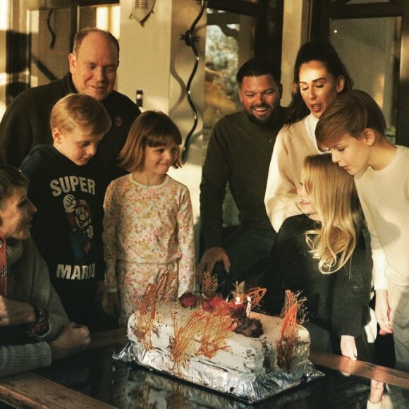 Charlene de Monaco, le prince Albert et leurs enfants Jacques et Gabriella en Afrique du Sud, chez le frère de la princesse, sur Instagram en juin 2021.