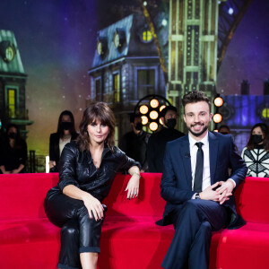 Faustine Bollaert, Tom Villa - Backstage de l'enregistrement de l'émission "Surprise Sur Prise" à l'Atelier des Lumières à Paris. Le 15 février 2021. © Tiziano Da Silva / Bestimage