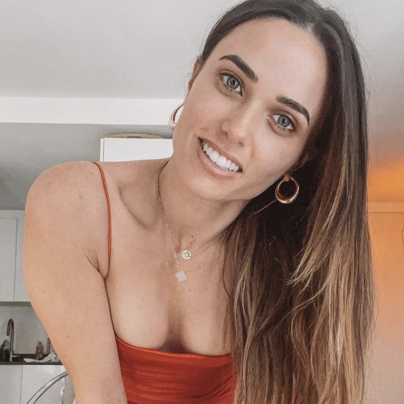 Capucine Anav se dévoile au naturel sur Instagram