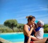 Julie de Bona est vacances avec son fils de 3 ans.