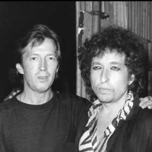 Eric Clapton et Bob Dylan après un concert à Wembley en 1983. 