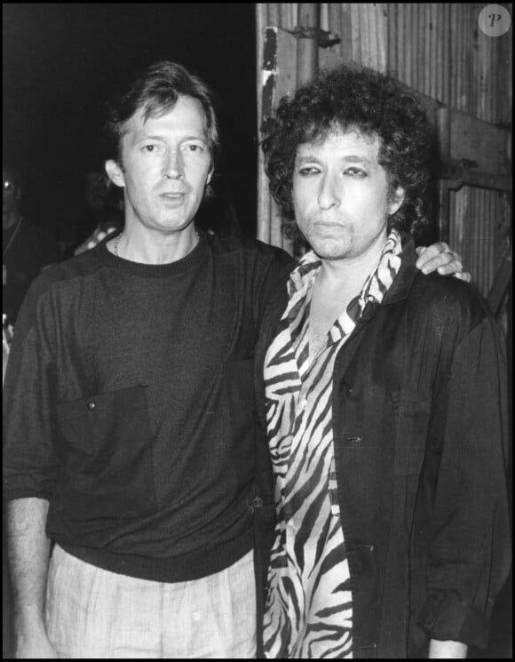 Eric Clapton et Bob Dylan après un concert à Wembley en 1983. 